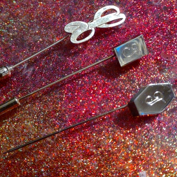 1960s initial J's Vintage stick pin / brooches - Picture 2 of 2
